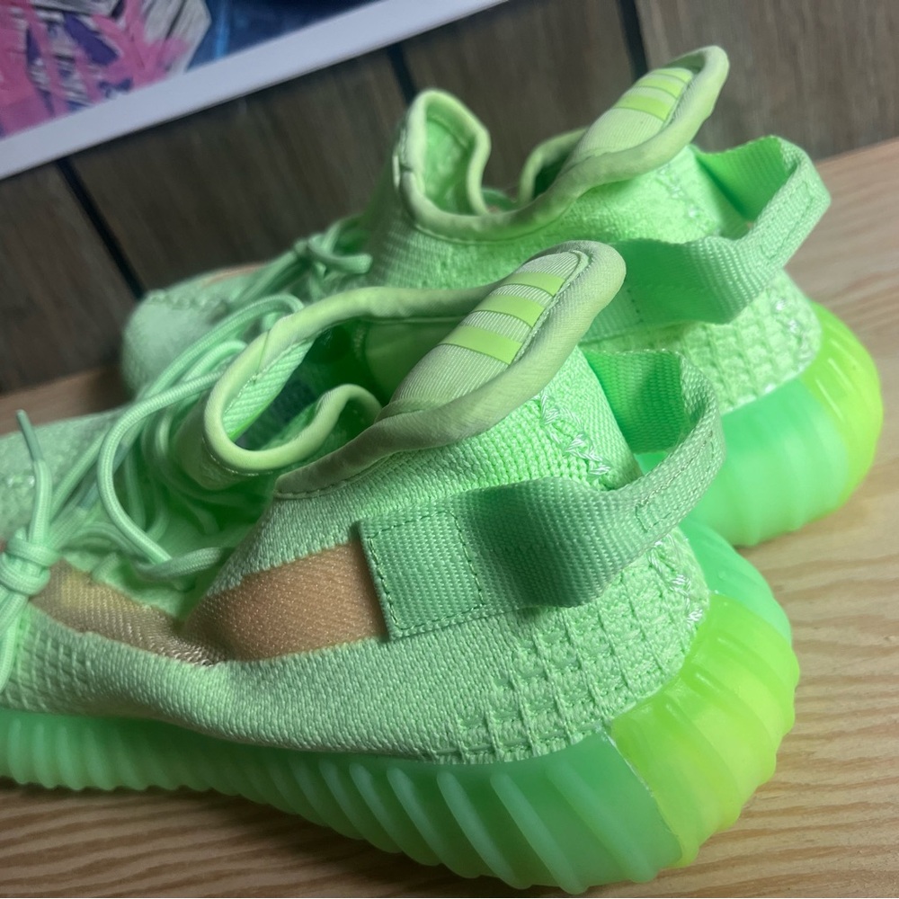 Yeezy 350 Glow - Picture 5 of 8